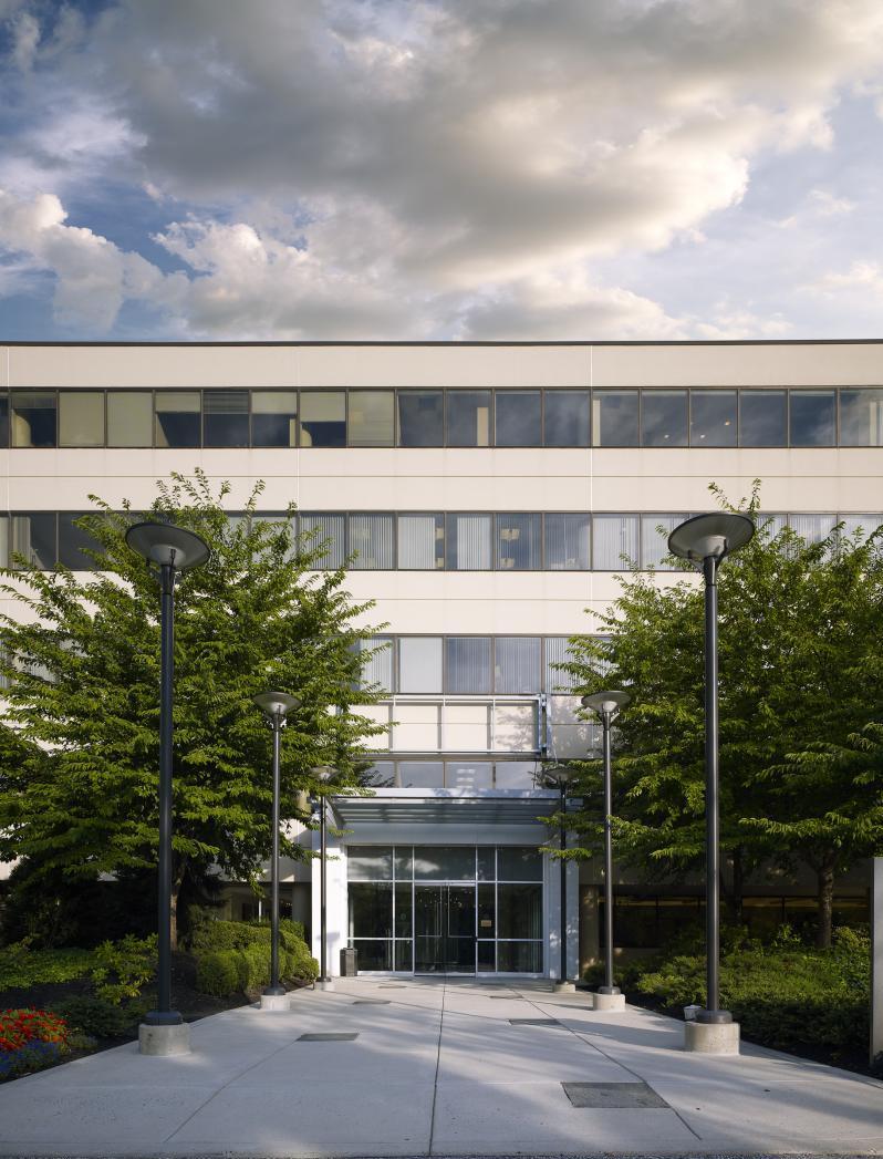 Four_Radnor_Corporate_Center_Exterior_Entrance_01