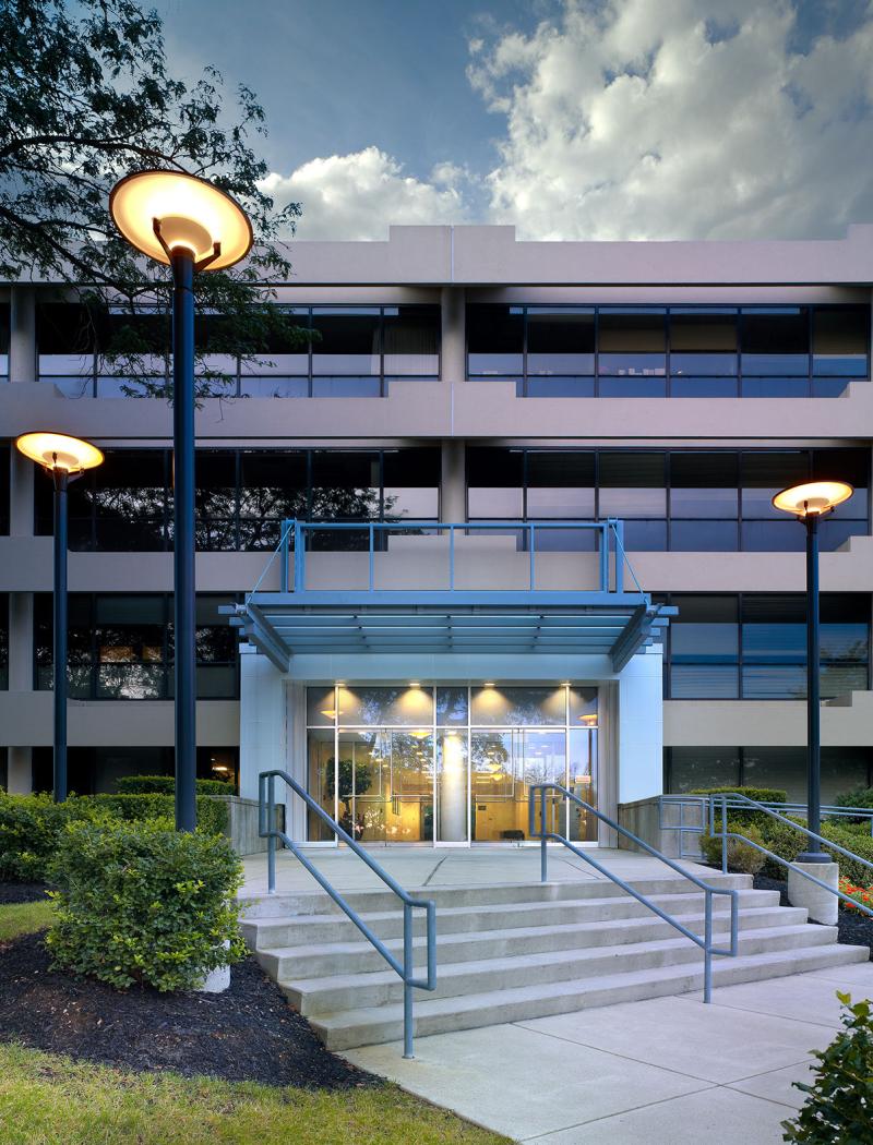 Three Radnor Corporate Center_Exterior_Entrance_01