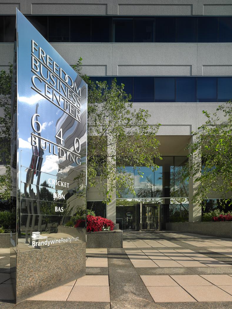 Freedom Business Center Exterior 04