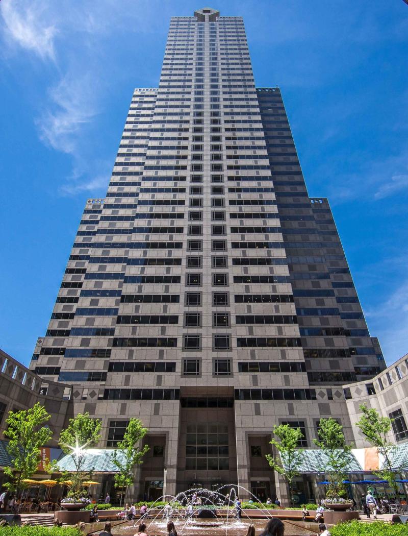 One_Commerce_Square_Amenity_Courtyard