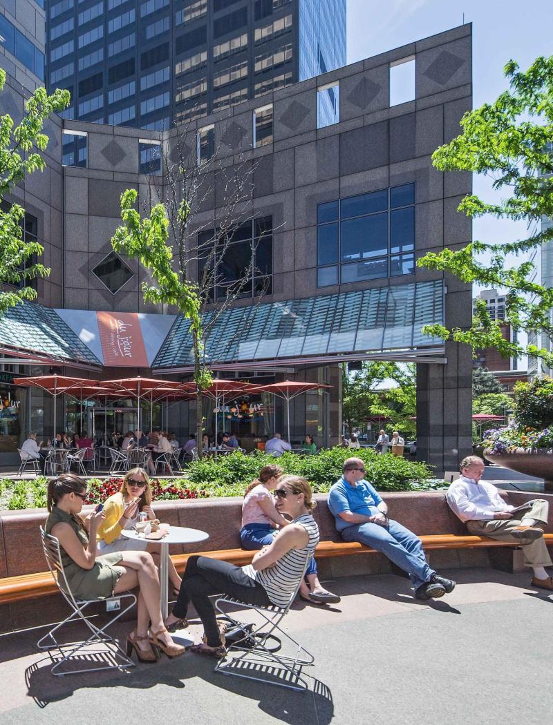 Commerce_Square_Amenity_Courtyard