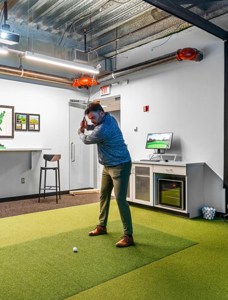 101_West_Elm_Amenity_Golf_Simulator