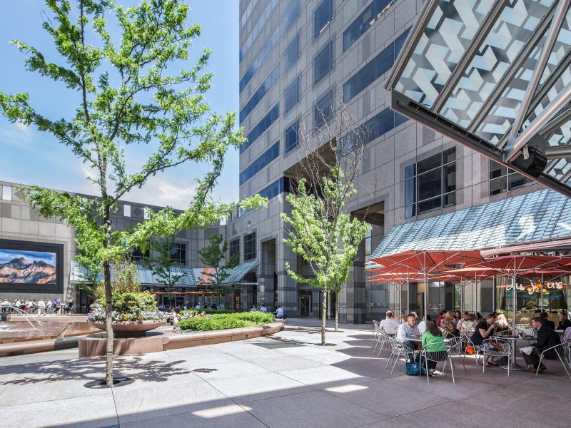 Commerce_Square_Amenity_Courtyard_HighRes