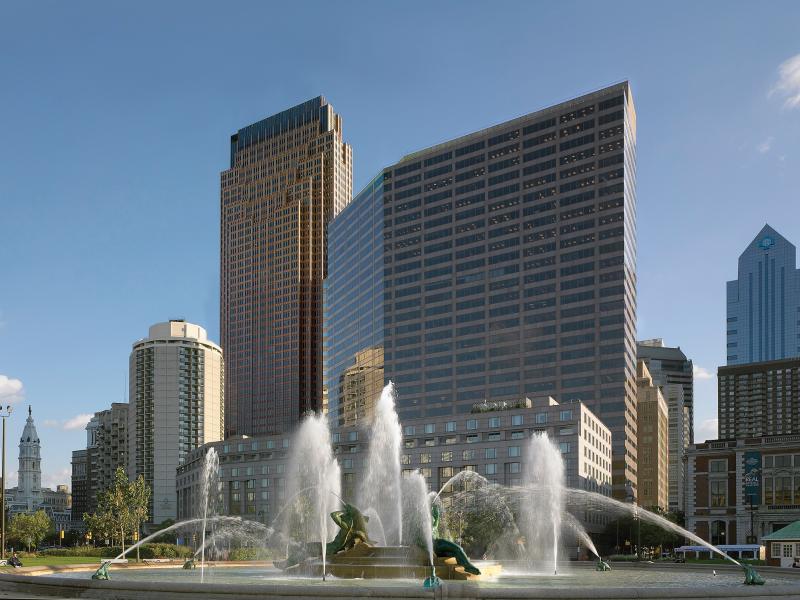 One_Logan_Square_Exterior