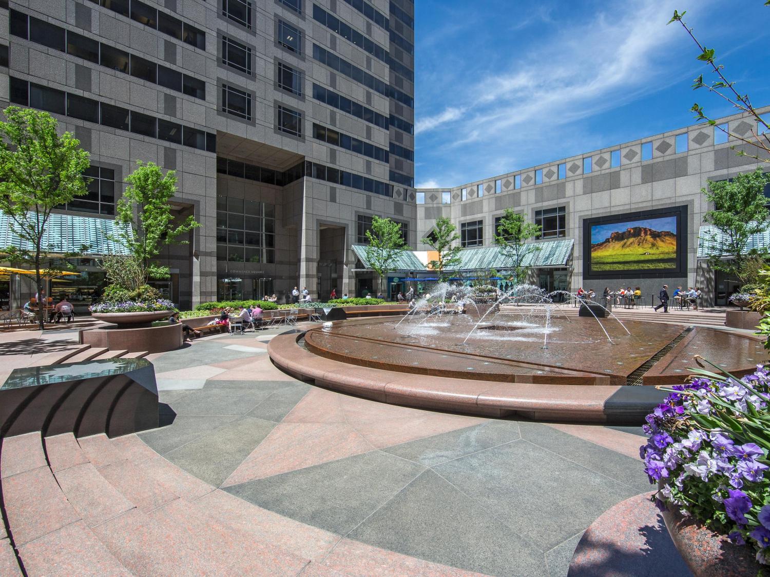 Commerce_Square_Amenity_Courtyard